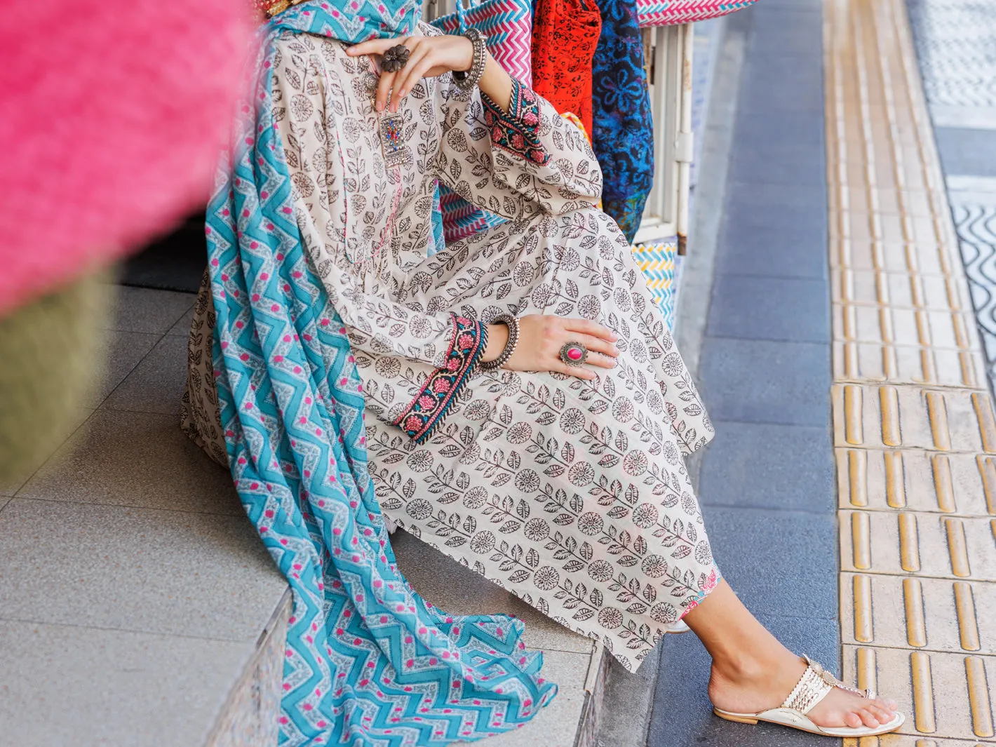 Black & White Lawn 3 Piece Stitched - ALP-3PS-1755