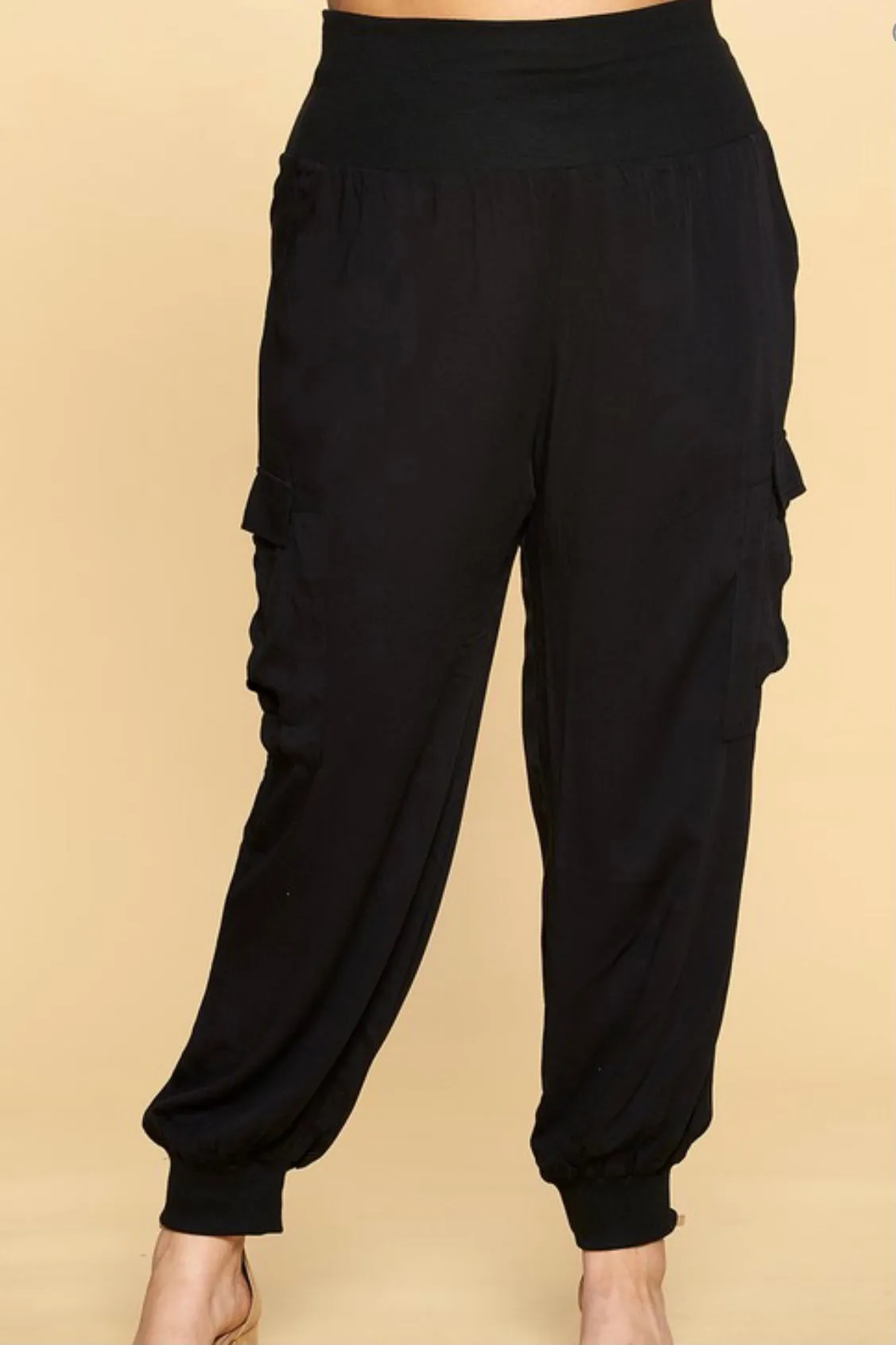 CURVY RELAXED FIT CARGO JOGGERS