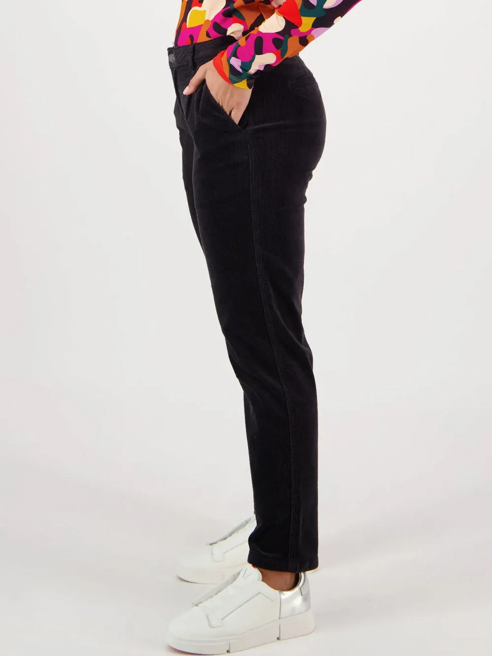 VASSALLI RELAXED CORD TROUSER
